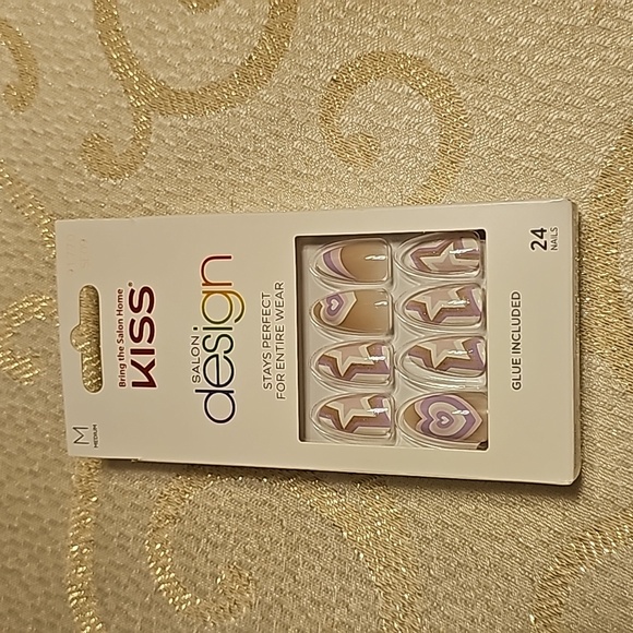 KISS Salon Design Manicure - Picture 2 of 7